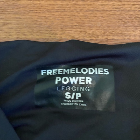 Black leggings - Picture 2 of 3